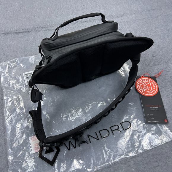 WANDRD Roam Sling 3L Black Bag Crossbody Adjustable Hiking Travel Wander Buckle - Picture 6 of 11